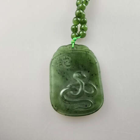 Kette mit Anhänger aus Nephrit-Jade - China, Kugel… - photo 4