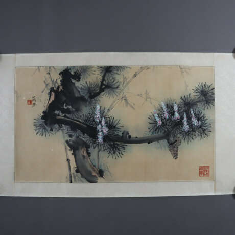 Chinesisches Rollbild - Kiefer, Tusche und Farben … - photo 2