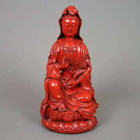 Rotlackfigur "Guanyin" - China, um 1920, auf einem… - photo 1