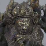 Figur des Mahakala in Aureole - zweiteilige Bronze… - фото 2