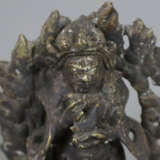 Figur des Mahakala in Aureole - zweiteilige Bronze… - фото 3