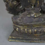 Figur des Mahakala in Aureole - zweiteilige Bronze… - фото 6