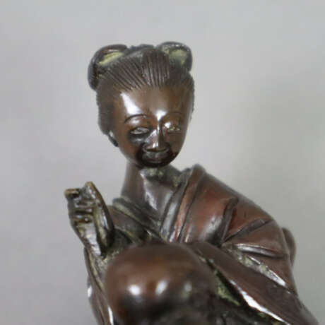 Miniatur-Figurengruppe - Japan, Bronze, dunkelbrau… - фото 2