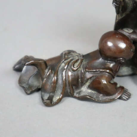 Miniatur-Figurengruppe - Japan, Bronze, dunkelbrau… - фото 4
