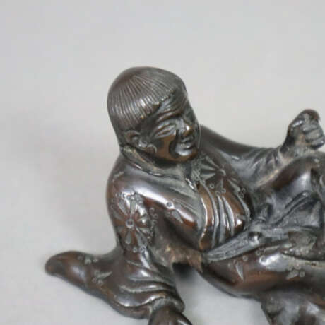 Miniatur-Figurengruppe - Japan, Bronze, dunkelbrau… - Foto 2