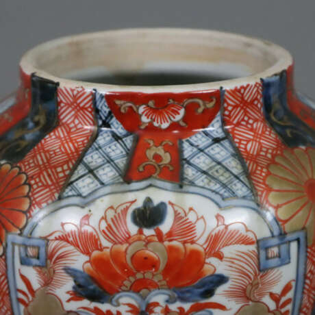Imari Deckelvase - Japan, hochbauchige Balustervas… - фото 4
