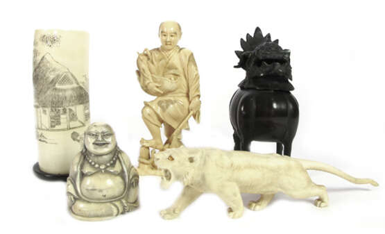 2 Figuren, Tiger und Pinselbecher aus Elfenbein, dazu Weihrauchbrenner aus Bronze - Foto 1