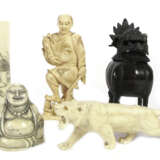 2 Figuren, Tiger und Pinselbecher aus Elfenbein, dazu Weihrauchbrenner aus Bronze - фото 1