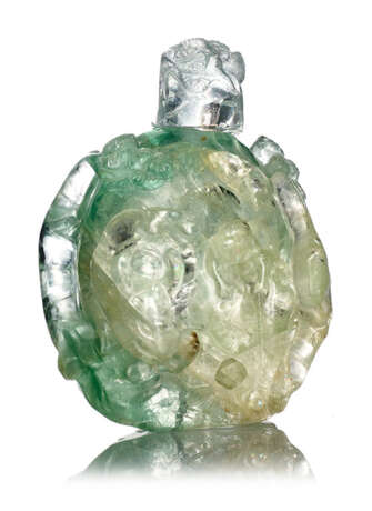 Aufwändig geschnitzte Snuffbottle aus hellgrün, transparentem Kristall - photo 1