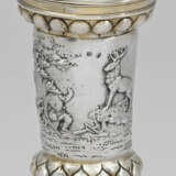Jagdlicher Historismus-Deckelpokal Silber. Vier be… - Foto 1