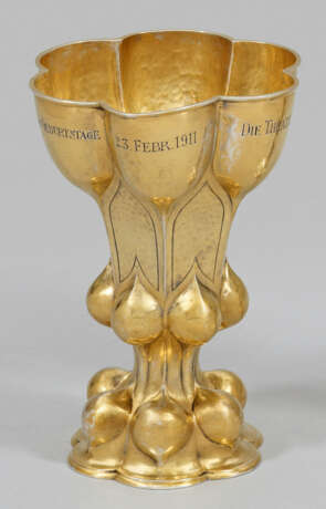 Neogotischer Pokal Silber. Über sechspassigem Stan… - photo 1