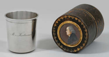Silberbecher mit Futteral Silber. Leder und Glas. …
