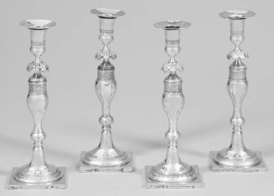 Seltener Satz von vier Biedermeier-Tafelleuchtern … - Foto 1