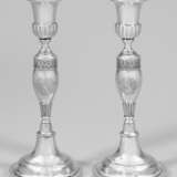 Paar Biedermeier-Kerzenleuchter mit Wappengravur S… - фото 1