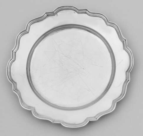 Kleiner Barock-Teller Silber. Runde Form. Vertieft… - photo 1
