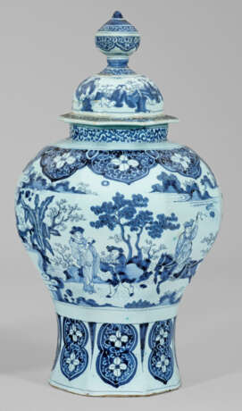 Große Deckelvase mit Chinoiserien Fayence, hellkle… - photo 1