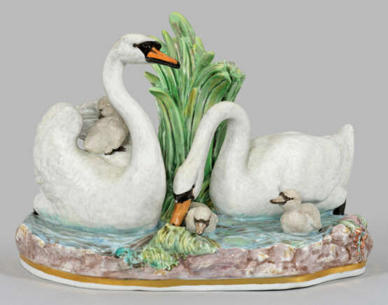 Seltene Schwanengruppe von Meissen Auf unregelmäßi… - фото 1