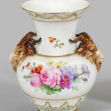 Widderkopfvase mit Blumenmalerei von Franz Aulich … - Foto 1