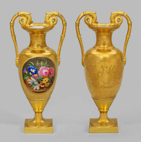 Hochfeine Biedermeier-Amphorenvase mit Blumendekor… - photo 1
