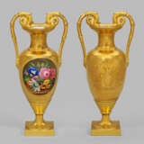 Hochfeine Biedermeier-Amphorenvase mit Blumendekor… - photo 1