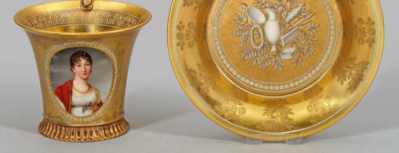 Seltene Empire-Porträttasse von Sèvres mit Unterta…