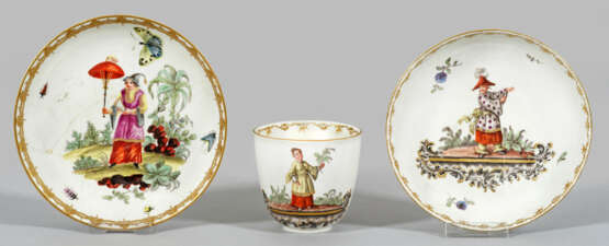 Kaffeetasse mit Chinoiseriedekor auf Unterschale. … - photo 1