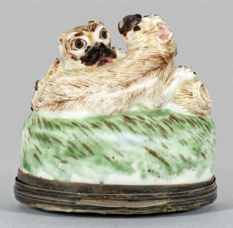 Barocke Mops-Tabatiere Weichporzellan. Naturalisti… - photo 1