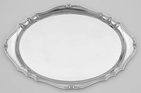 Großes Tablett im Barockstil Silber. Flacher, oval… - Foto 1