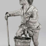 Winzer beim Keltern Silber. Figur eines Winzers, d… - фото 1