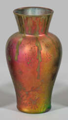 Jugendstil-Ziervase mit Lüsterdekor Balusterform. …