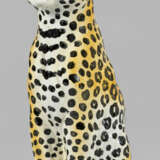 Moderne, dekorative Figur eines sitzenden Leoparde… - Foto 1