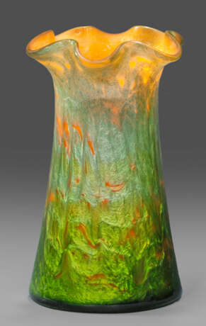 Loetz-Vase mit Dekor "Titania orangeopal" Sich kon… - фото 1
