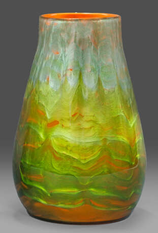 Loetz-Vase mit Dekor "Titania orangeopal" Sich ver… - photo 1