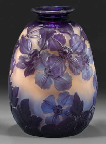 Seltene "Soufflé"-Vase mit Clematis-Dekor von Gall… - фото 1