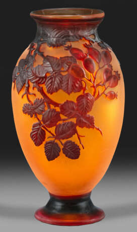 Seltene "Soufflé"-Vase mit "Églantier"-Dekor von E… - фото 1