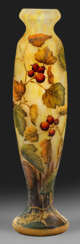 Große Jugendstil-Ziervase mit Weißdorn-Dekor von D…