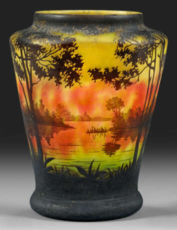 Vase mit "Paysage lacustre"-Dekor von Daum Frères … - photo 1
