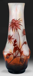 Sehr große Vase mit mit Dahlien-Dekor "Dahlias à C…