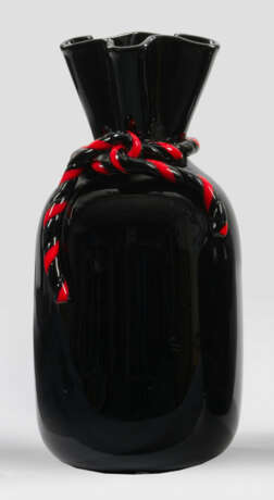 Vase von Archimede Seguso Schwarz- und rotfarbenes… - photo 1