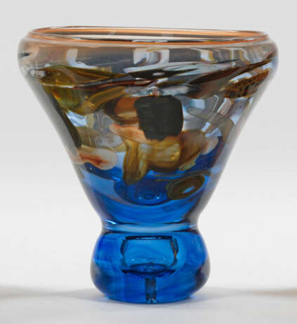 Kelchvase Farbloses Glas über buntem, von Blau ins… - photo 1