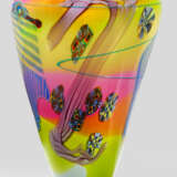Ziervase Farbloses Glas über buntem Fond in Orange… - photo 1