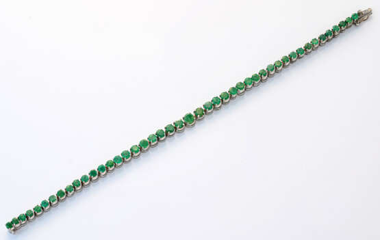 Rivière-Armband mit Smaragden Silber. Linear beset… - photo 1