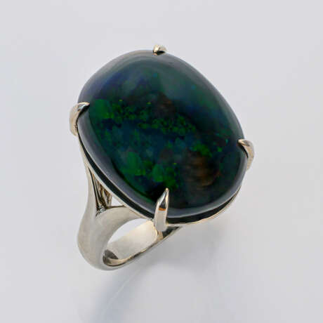 Großer Opal-Ring Weißgold, gest. 585. Zentral bese… - фото 1
