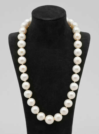 Südseeperl-Collier Einreihige Kette aus 33 schneew… - photo 1