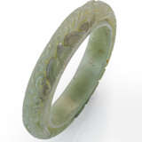 Chinesischer Jade-Armreif in Ajour Hellgrüne Jade.… - Foto 1