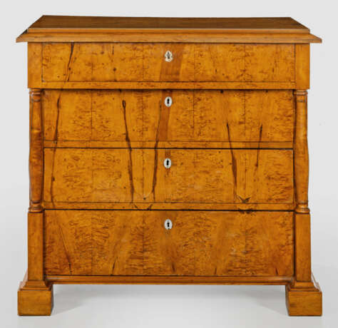 Biedermeier-Kommode Birkenholz, furniert. Gerader,… - Foto 1