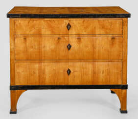 Biedermeier-Kommode Kirschbaum, furniert sowie tei…