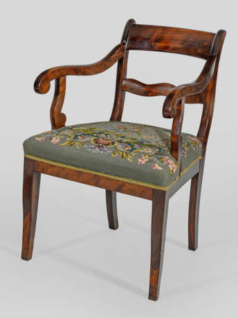 Biedermeier-Armlehnstuhl Buchenholz, mahagonifarbe… - photo 1