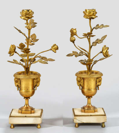 Paar Louis XVI-Kerzenleuchter 1-flg.; Bronze und w… - Foto 1
