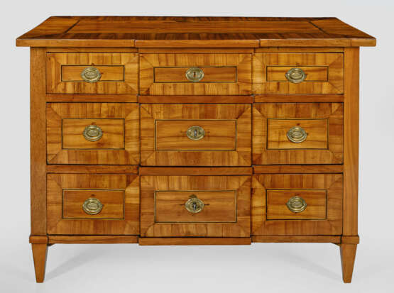 Louis XVI-Kommode Kirschbaum, furniert. Gerader, q… - Foto 1